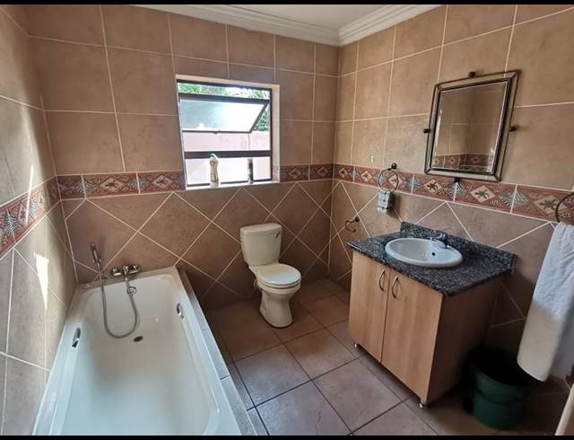 3 BEDROOM HOUSE FOR SALE IN VANDERBIJLPARK SW 5